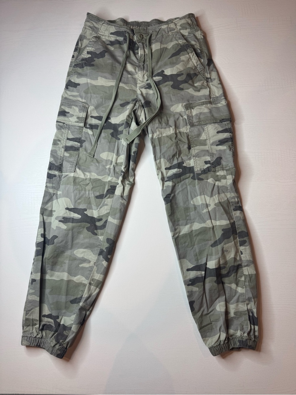 American Eagle Outfitters Olive Green Camo Cargo Joggers